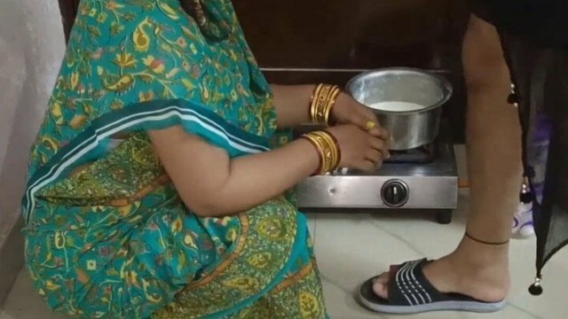 Sex With Desi Bhabhi Wearing A Green Saree In The Kitchen